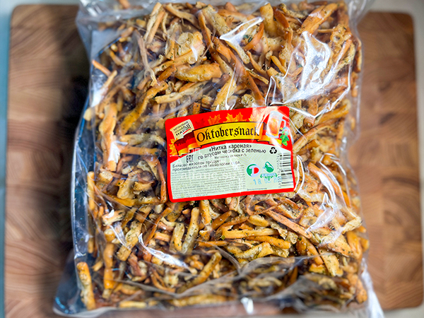 Нитка ЖАРЕНАЯ "Чеснок с зеленью" Oktobersnack 1 кг (сырный продукт) в Петрозаводске