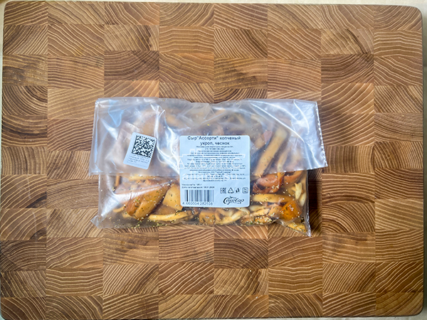 Сыр 150 гр ГОРНЫЙ СЫРОВАР (Ассорти копчёный с укропом и чесноком) в Петрозаводске